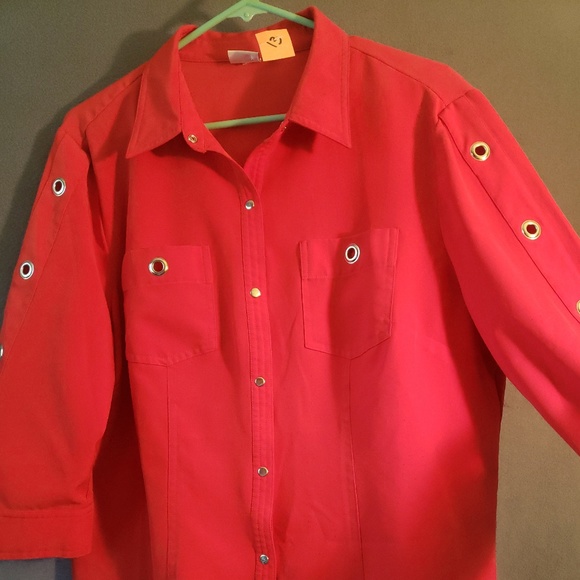 Womans Blouse - Picture 2 of 6